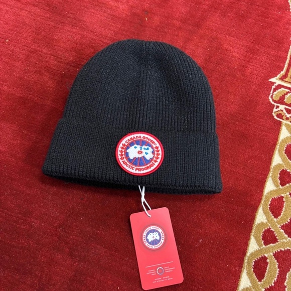Canada Goose Other - Used Canada goose warm beanie with dust bag